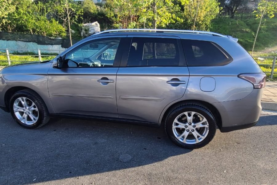 Mitsubishi Outlander Grey (2014)