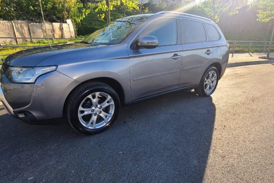 Mitsubishi Outlander Grey (2014)