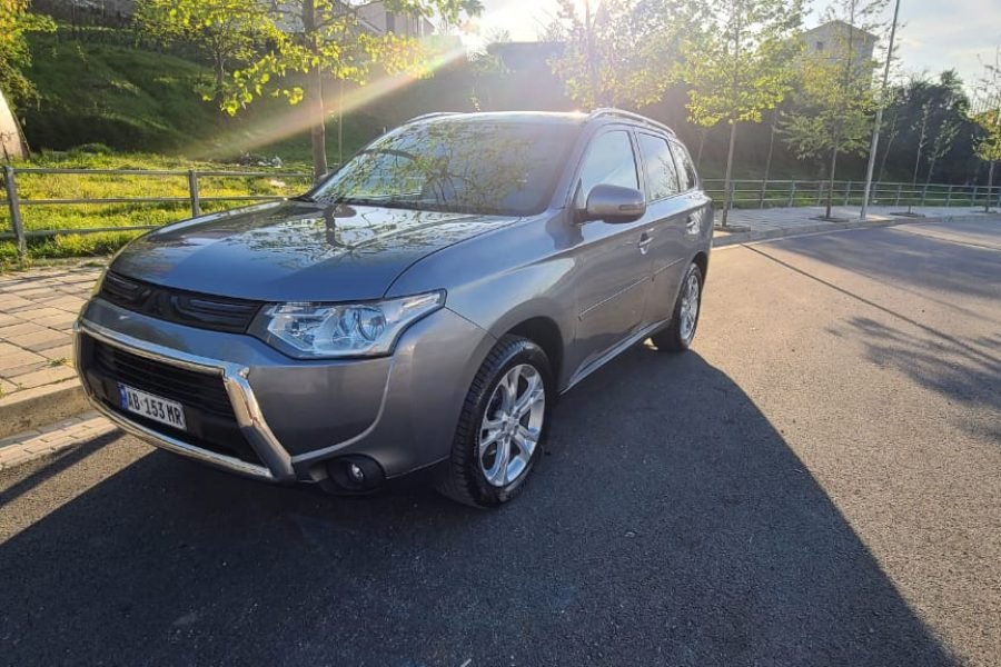 Mitsubishi Outlander Grey (2014)