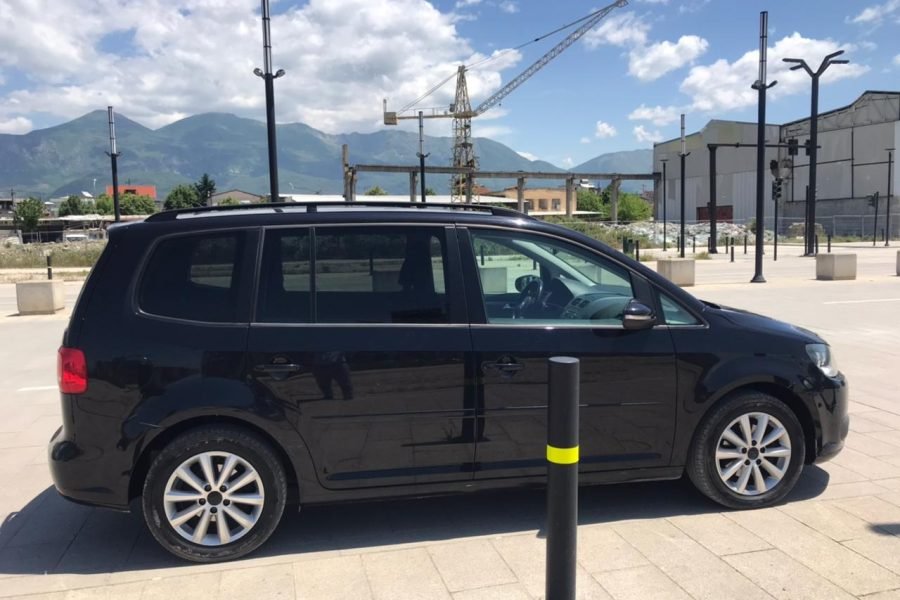 Volkswagen Touran Black (2012)