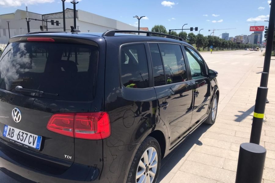 Volkswagen Touran Black (2012)