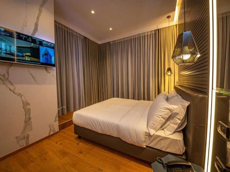 Black Diamond Hotel – Single Room